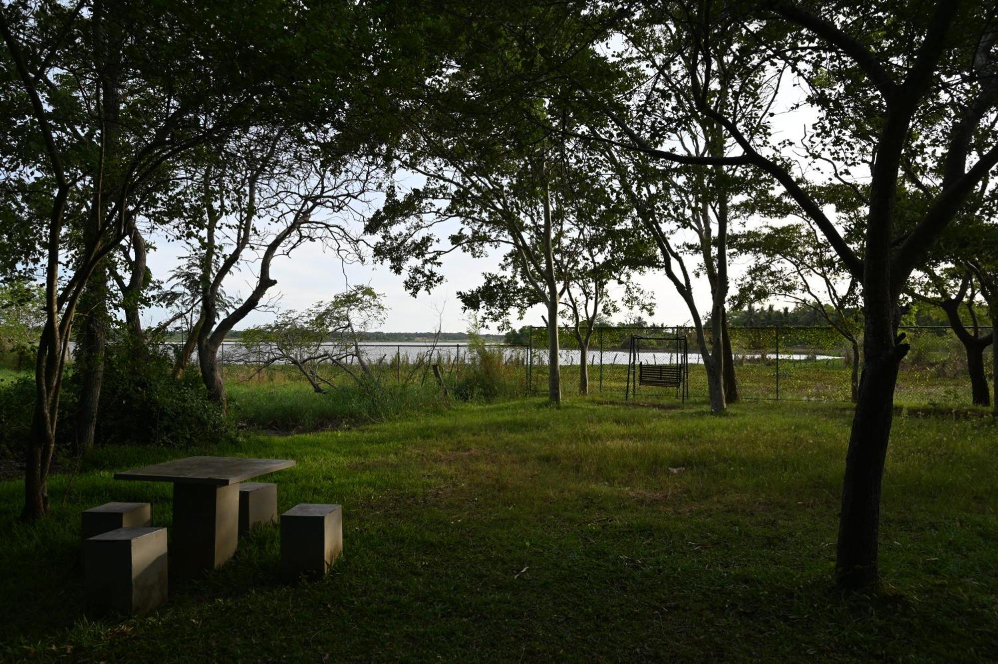 Breezy Lake Tissamaharama Exterior foto